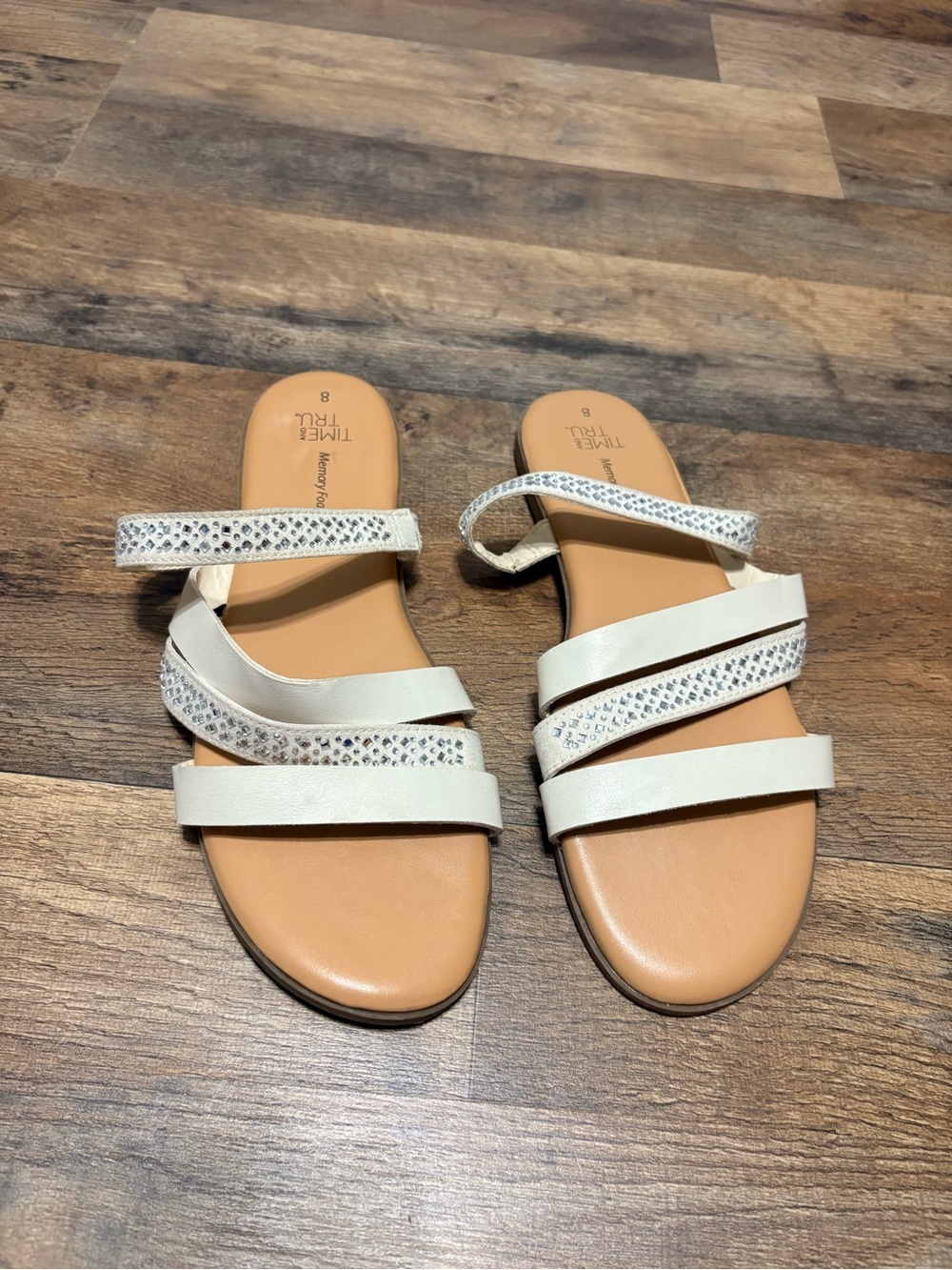 Time and Tru Memory Foam Rhinestone Sandals – Women’s Size 8